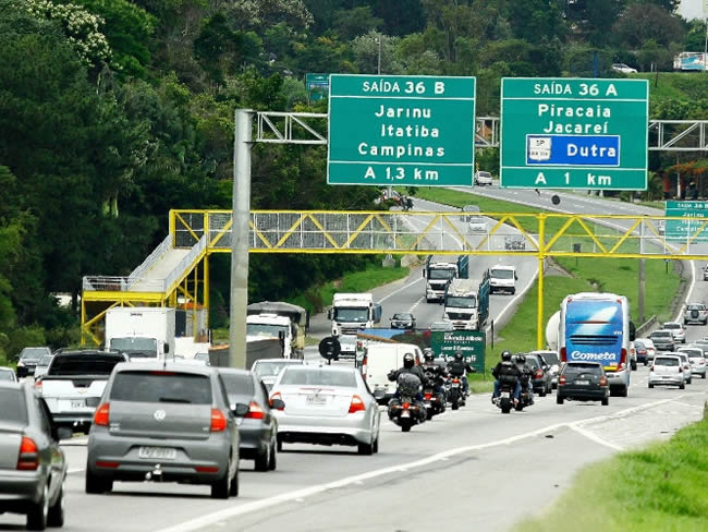 Mais de um milhão de veículos devem passar pela Fernão Dias no ...