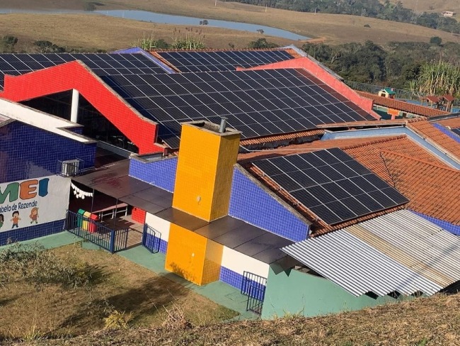 Usinas de geração de energia fotovoltaica em escolas e creches municipais  são inauguradas, em Varginha