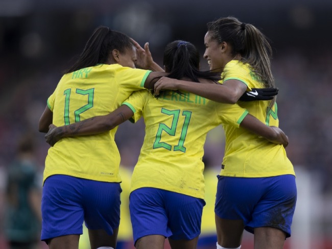 Seleção brasileira de futebol feminino estreia na Copa do Mundo em