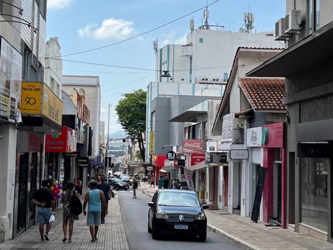 Calor e chuva: Confira a previsão do tempo desta quinta-feira em